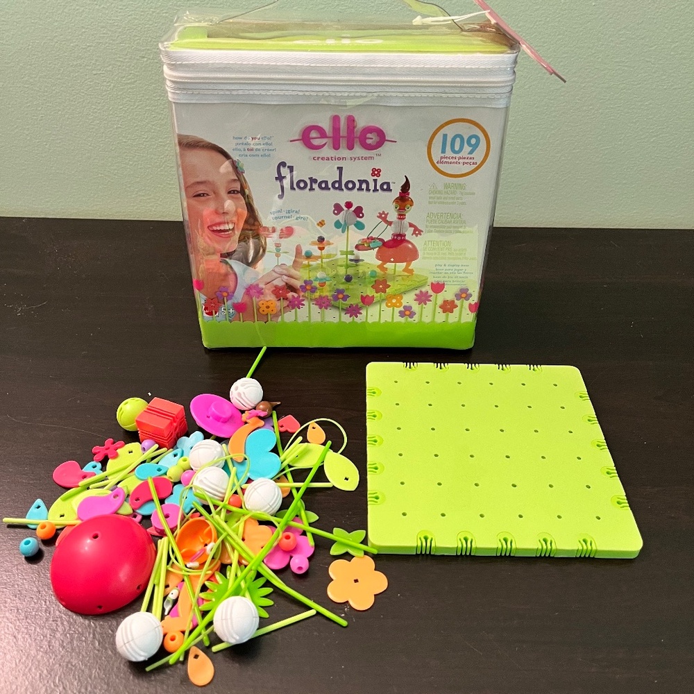 FLORADONIA Rebuildable Pieces Play & Display Garden Base by ello Creation System